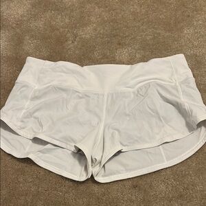 Women white speed up lululemon shorts size 6 2.5 inch